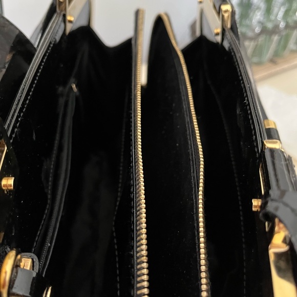 Yves Saint Laurent patent leather Uptown handbag - Picture 8 of 13